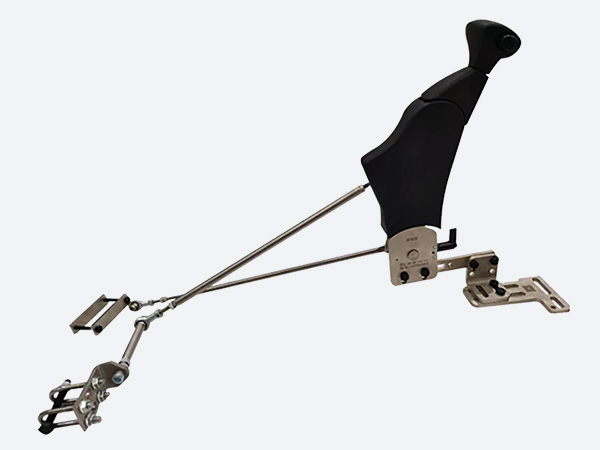 驾驶辅助设备 > 机械手驾装置
